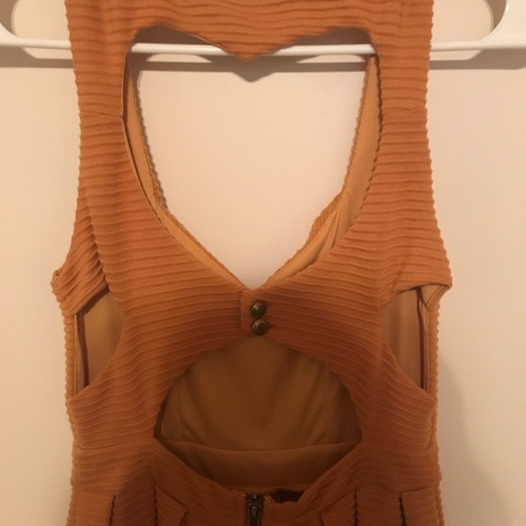 Dress - Picture 4 of 4